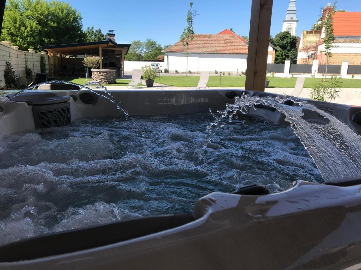 Notarius Vendeghaz Bed & Breakfast Poroszló Eksteriør bilde